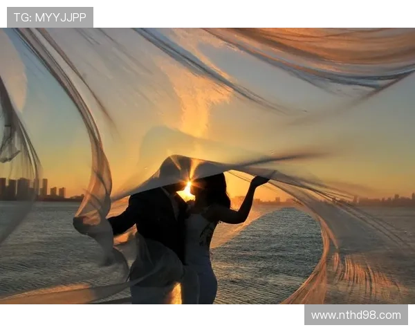 伴随海潮之声展开的青春恋曲与时光流转的唯美影像纪事 伴随海潮之声展开的青春恋曲与时光流转的唯美影像纪事